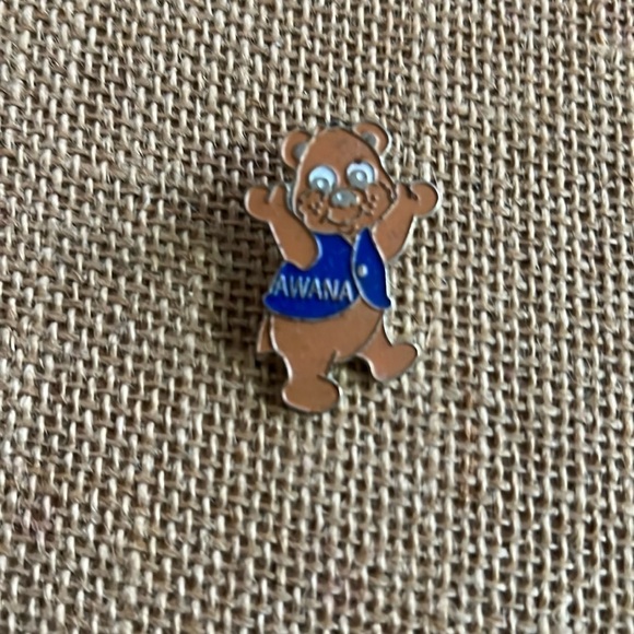 Vintage Awana Cubbies Bear Lapel Pin (102) - Picture 1 of 1